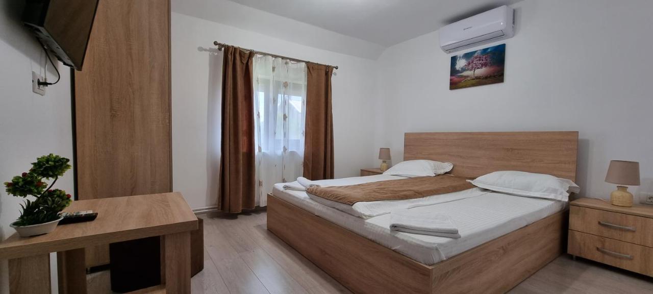 Cusali Pensiune Topolovatu Mare Ngoại thất bức ảnh