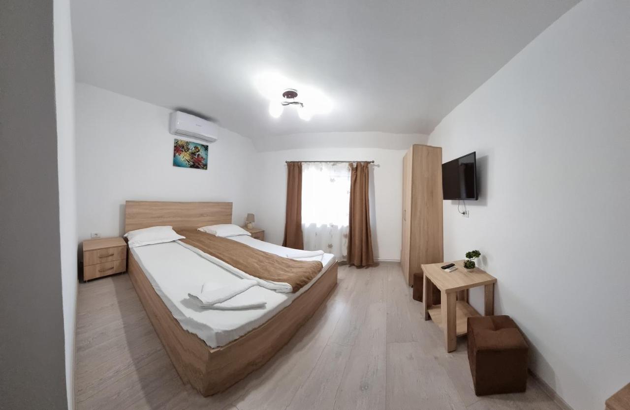 Cusali Pensiune Topolovatu Mare Ngoại thất bức ảnh